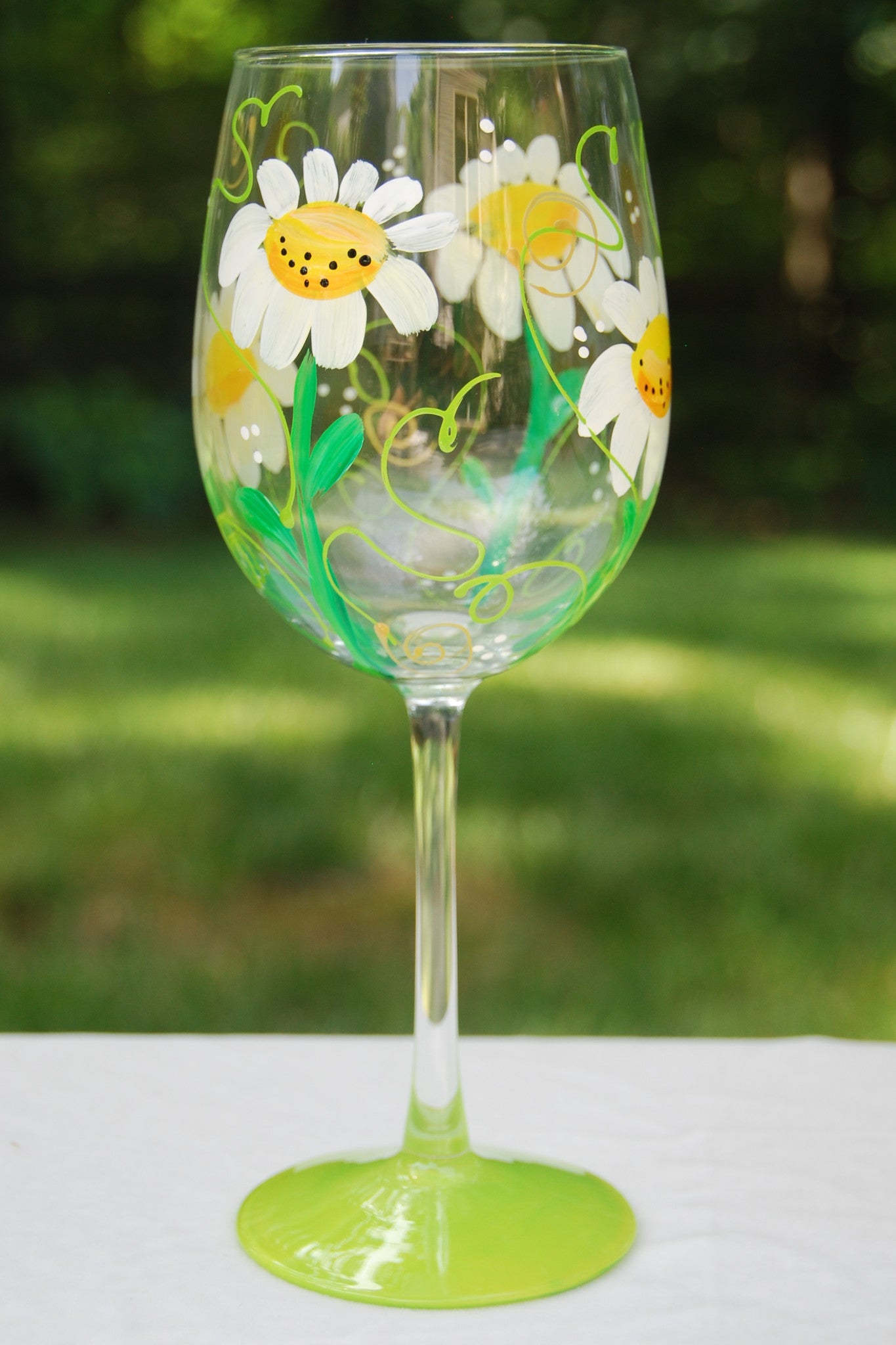 Hand Painted Wine Glasses Daisies Cute Ladybug, Summer Wine Glass , White Wine  Glass, Wine Goblet Wedding Gift, Colored Wine Glass 